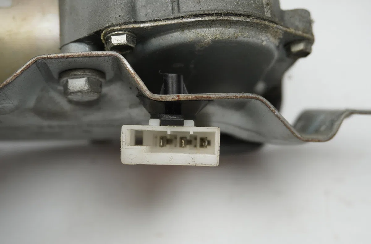 Moteur essuie-glace arrière Renault CLIO I (B-C57_, 5-357_) 1.2 (b-c-s57a, b-c57s, 5-357f, 5-357j, 5-357l, 5-357r) (1990