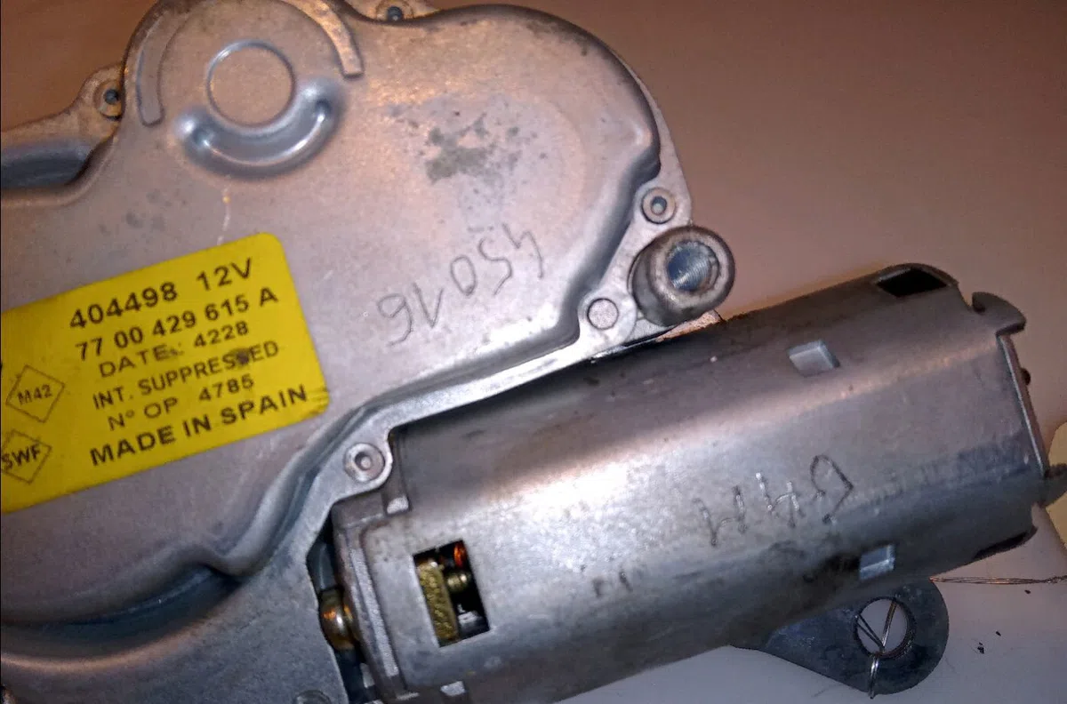 Moteur essuie-glace arrière Renault CLIO II (BB_, CB_) 1.2 (bb0a, bb0f, bb10, bb1k, bb28, bb2d, bb2h, cb0a,... (1998-201