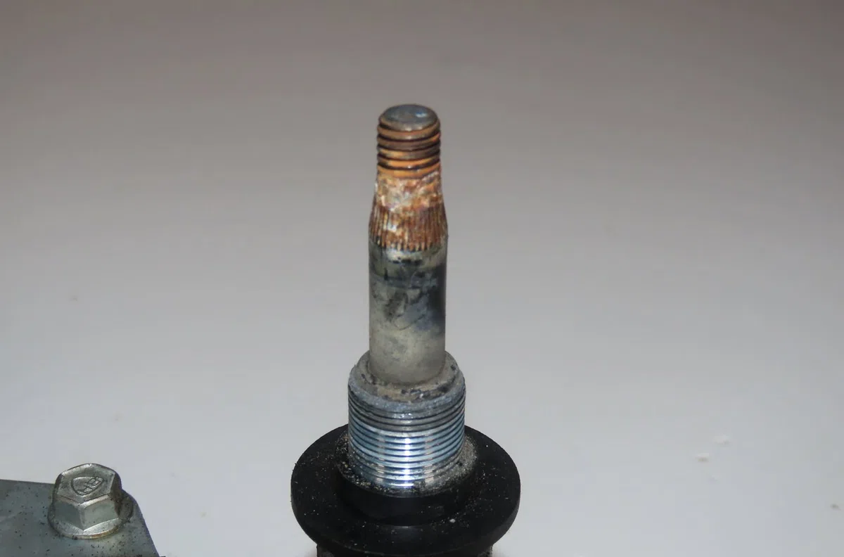 Moteur essuie-glace arrière Renault CLIO II (BB_, CB_) 1.6 16v (bb01, bb0h, bb0t, bb14, bb1d, bb1r, bb2kl, bb3g... (1998