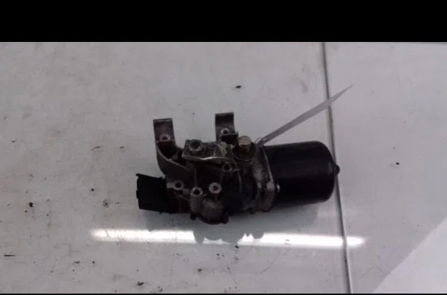 Moteur essuie-glace arrière Renault CLIO III (BR0-1, CR0-1) 1.4 16v (2005-2012) occasion
