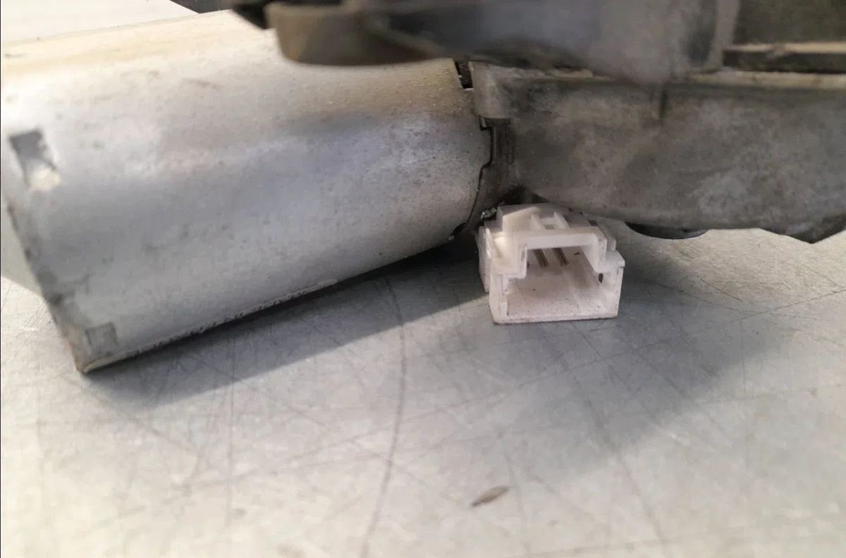 Moteur essuie-glace arrière RENAULT CLIO III occasion