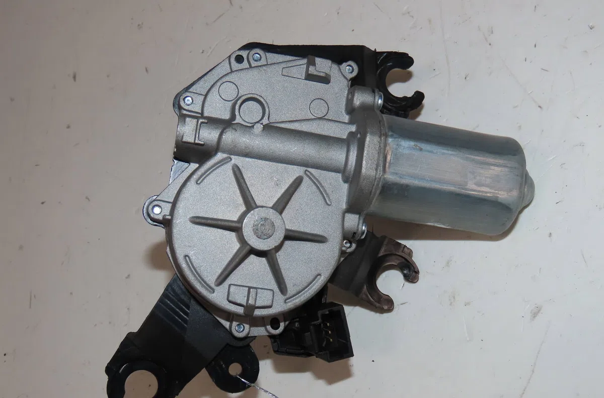 Moteur essuie-glace arrière Renault CLIO IV Grandtour (KH_) 1.5 dci 90 (khn3, khn4) (2012) 5 portes occasion
