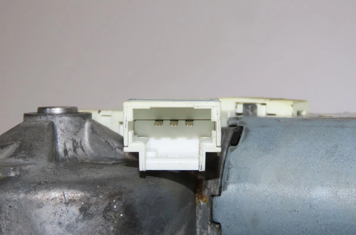 Moteur essuie-glace arrière Renault ESPACE IV (JK0-1_) 2.0 dci (jk03, jk04, jk1c, jk1g, jk1j, jk1k) (2006) 5 portes occa