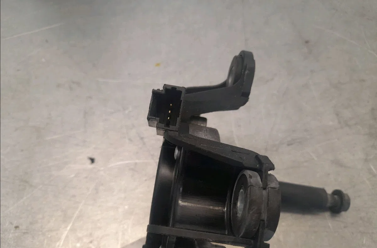 Moteur essuie-glace arrière Renault KANGOO - GRAND KANGOO II (KW0-1_) 1.5 dci 110 (kw0c, kw0h) (2010) occasion
