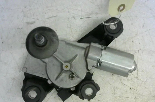 Moteur essuie-glace arrière Renault KANGOO - GRAND KANGOO II (KW0-1_) 1.5 dci 75 (kw07, kw10, kw04) (2012) occasion