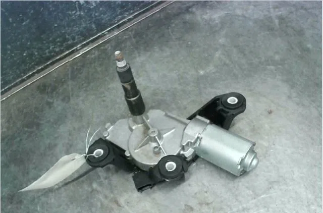 Moteur essuie-glace arrière Renault MEGANE III Coupé (DZ0-1_) 1.9 dci (dz0n, dz0j, dz1j, dz1k) (2008-2015) occasion