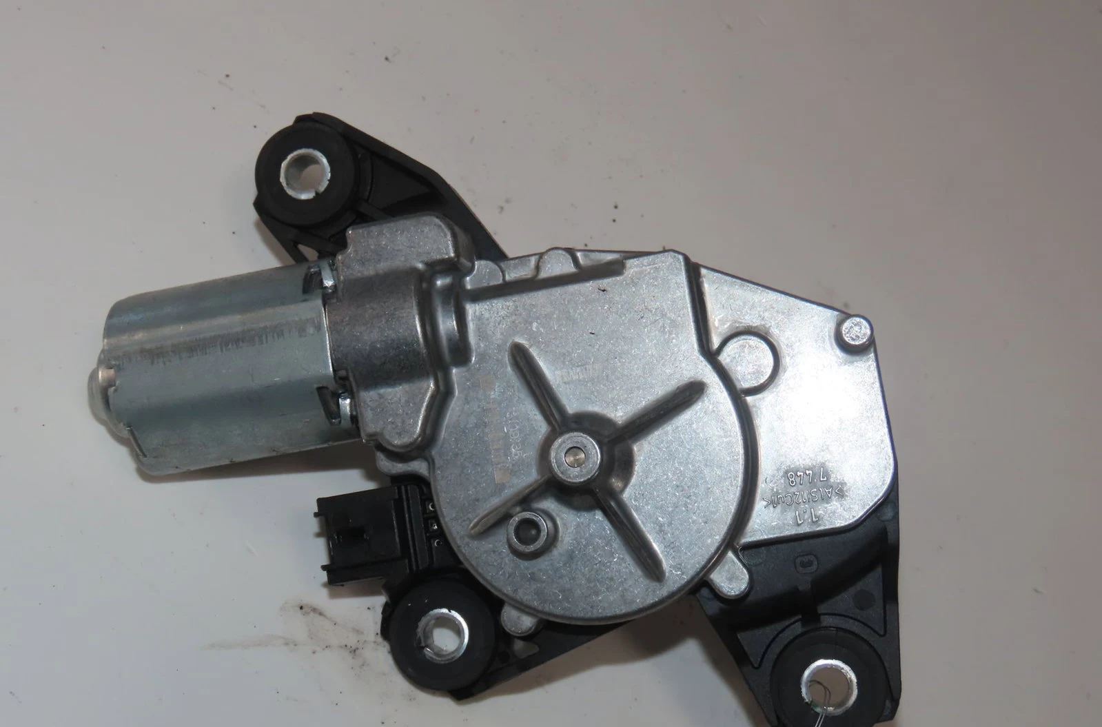 Moteur essuie-glace arrière Renault TWINGO III (BCM_, BCA_) 1.0 sce 70 (2014) 5 portes occasion