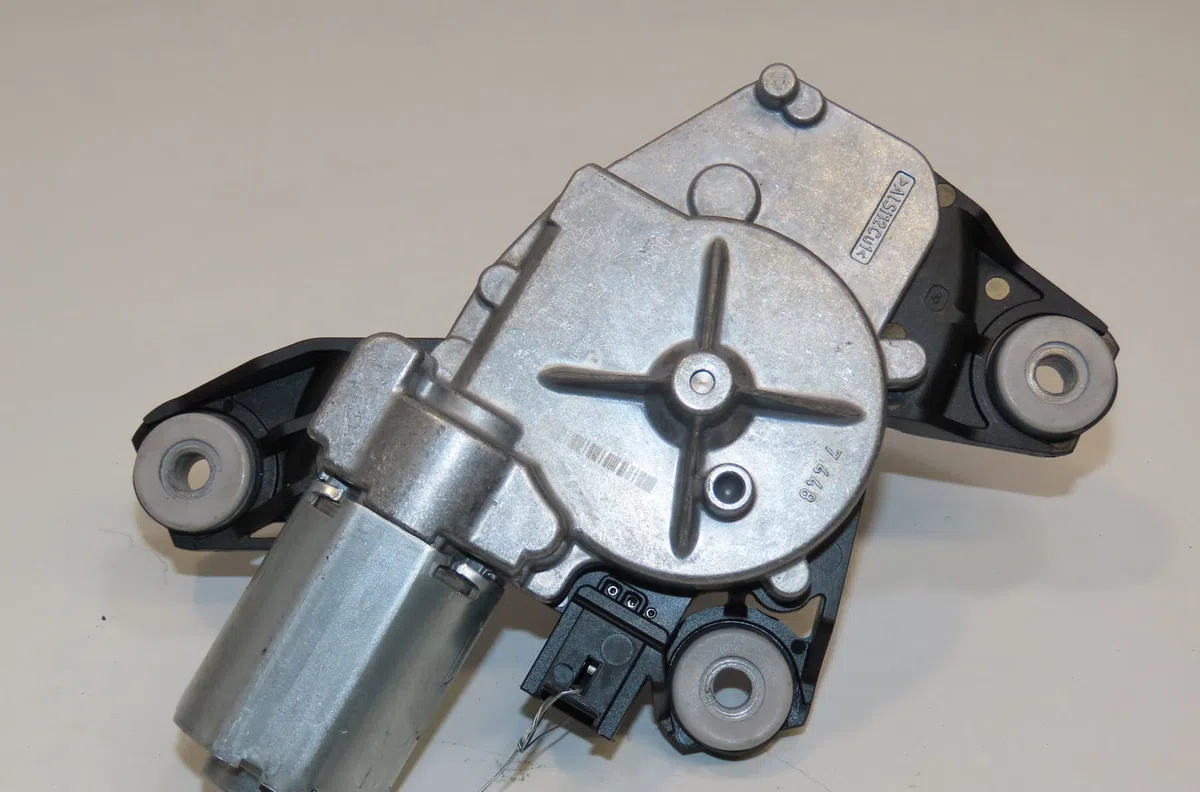 Moteur essuie-glace arrière Renault TWINGO III (BCM_, BCA_) 1.0 sce 70 (bcmb) (2015) 5 portes occasion