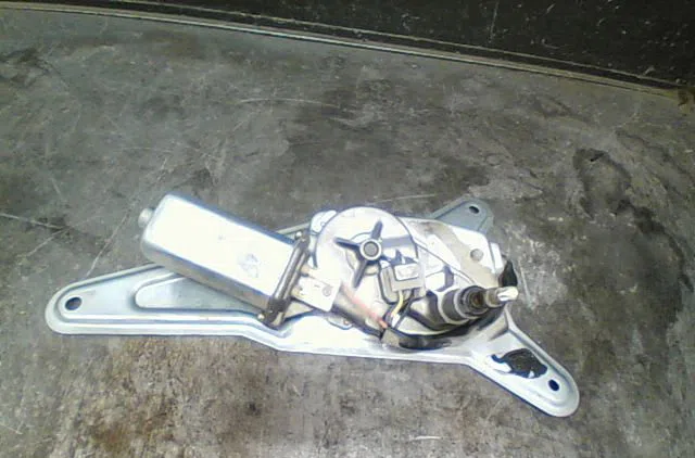 Moteur essuie-glace arrière Suzuki GRAND VITARA I (FT, HT) 2.0 td 4x4 (sq 420d) (1998-2003) occasion