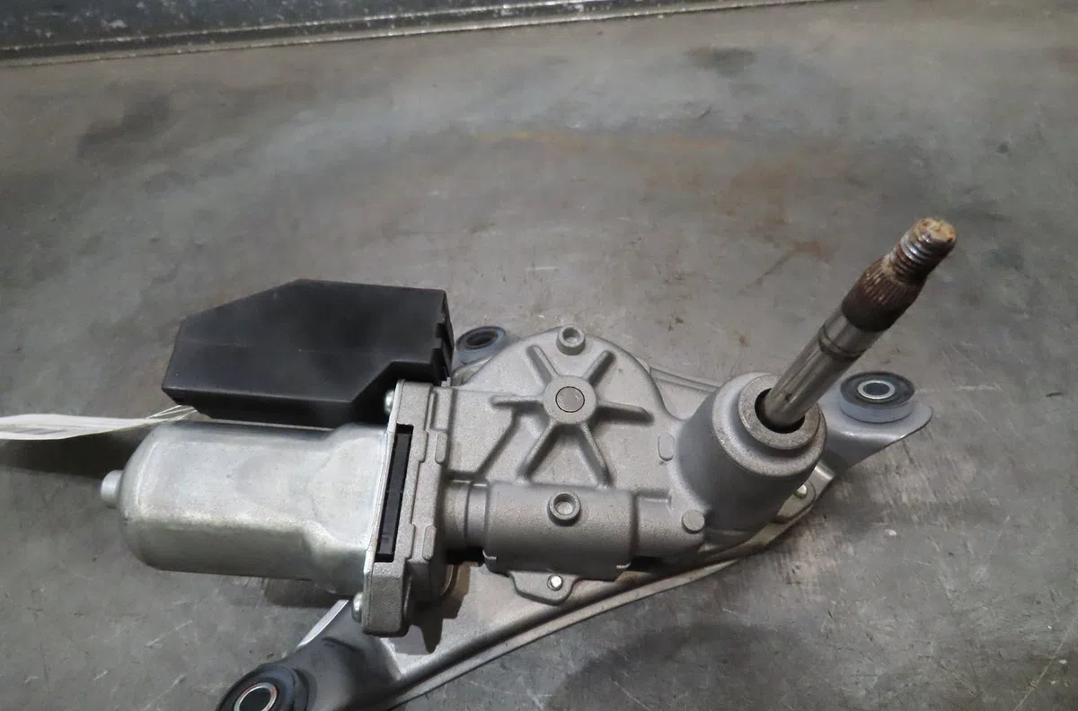 Moteur essuie-glace arrière Toyota AURIS (_E15_) 1.6 (zre151_) (2007-2012) occasion