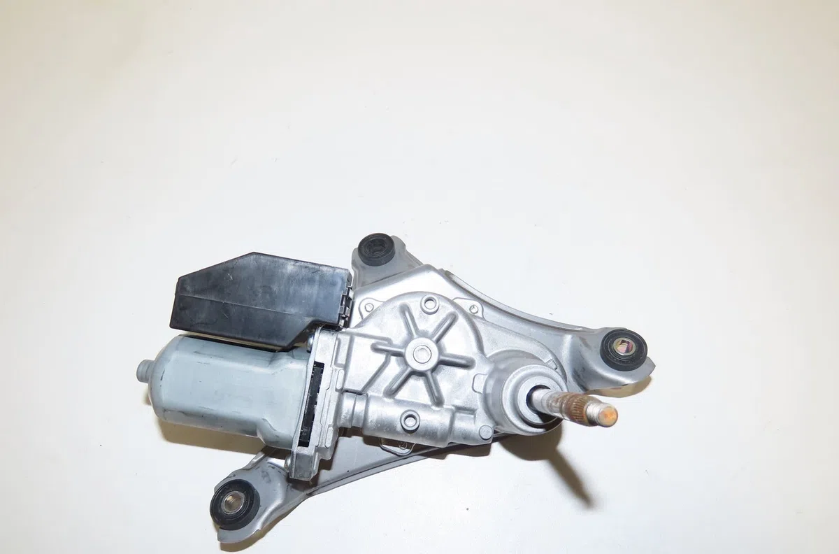 Moteur essuie-glace arrière Toyota AURIS (_E15_) 2.0 d-4d (ade150_) (2006-2012) occasion