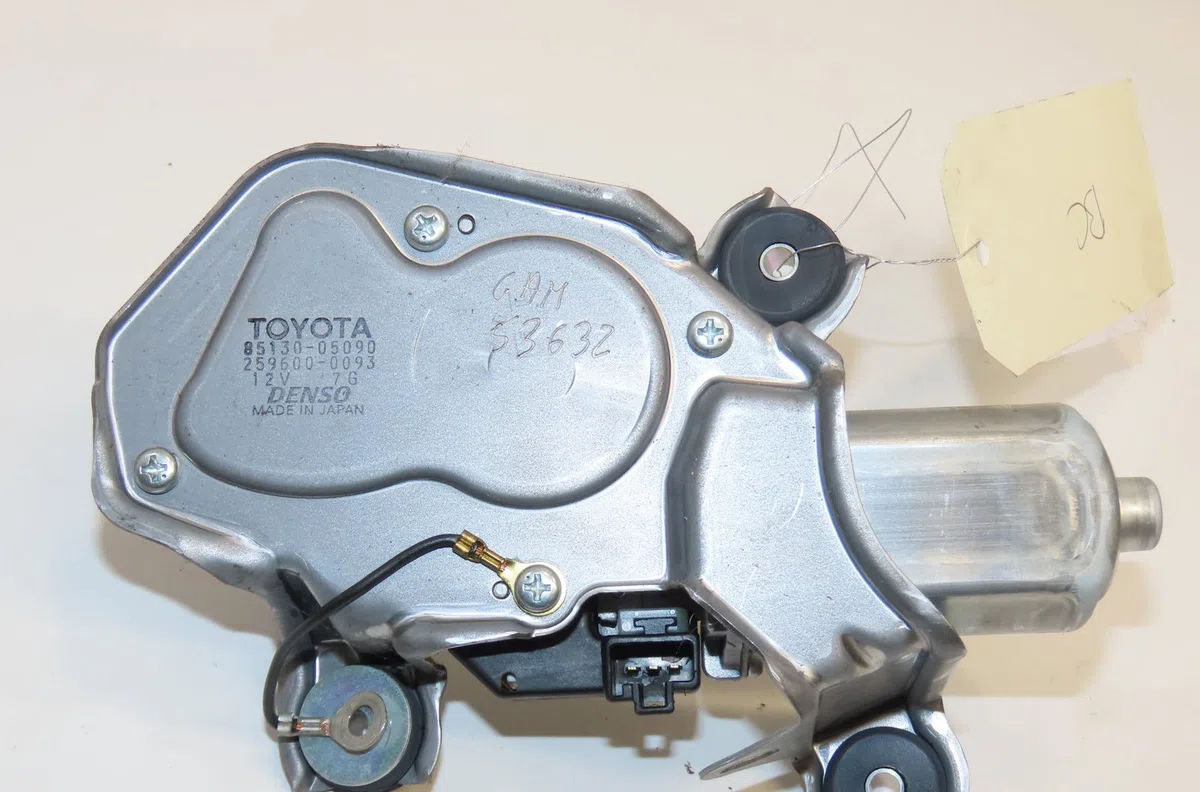 Moteur essuie-glace arrière Toyota AVENSIS (_T25_) 2.0 d-4d (cdt250_) (2003-2008) occasion