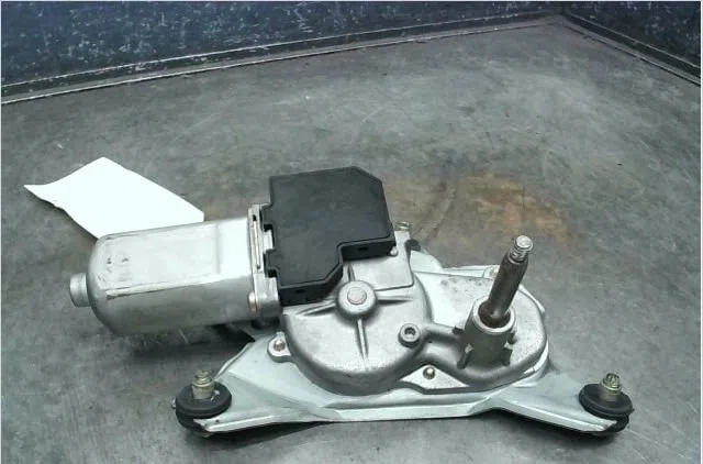 Moteur essuie-glace arrière Toyota AVENSIS VERSO (_M2_) 2.0 (acm20_) (2001-2009) occasion