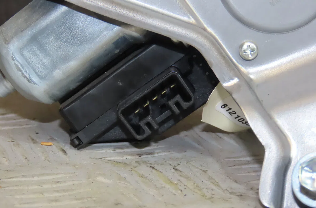 Moteur essuie-glace arrière Toyota IQ (_J1_) 1.0 (kgj10_) (2009-2015) occasion