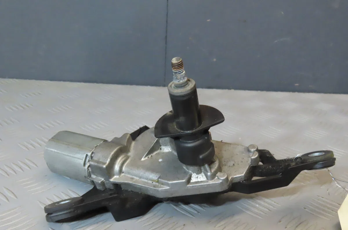 Moteur essuie-glace arrière TOYOTA YARIS 2006 occasion