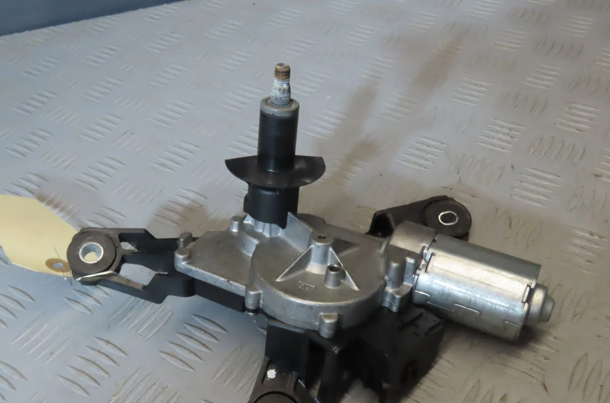 Moteur essuie-glace arrière TOYOTA YARIS 2006 occasion