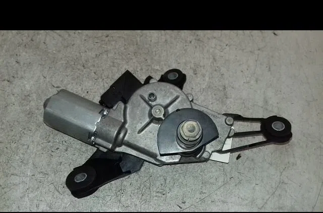 Moteur essuie-glace arrière Toyota YARIS (_P9_) 1.4 d-4d (nlp90_) (2005-2012) occasion