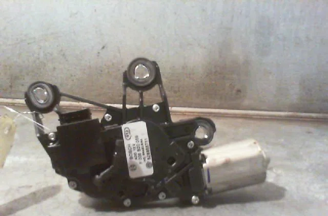 Moteur essuie-glace arrière VOLKSWAGEN FOX Phase 1 06-2005--09-2011 occasion