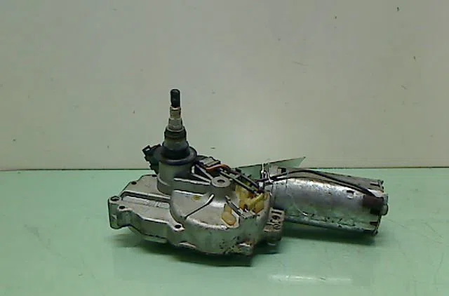 Moteur essuie-glace arrière VOLKSWAGEN GOLF 1996 occasion