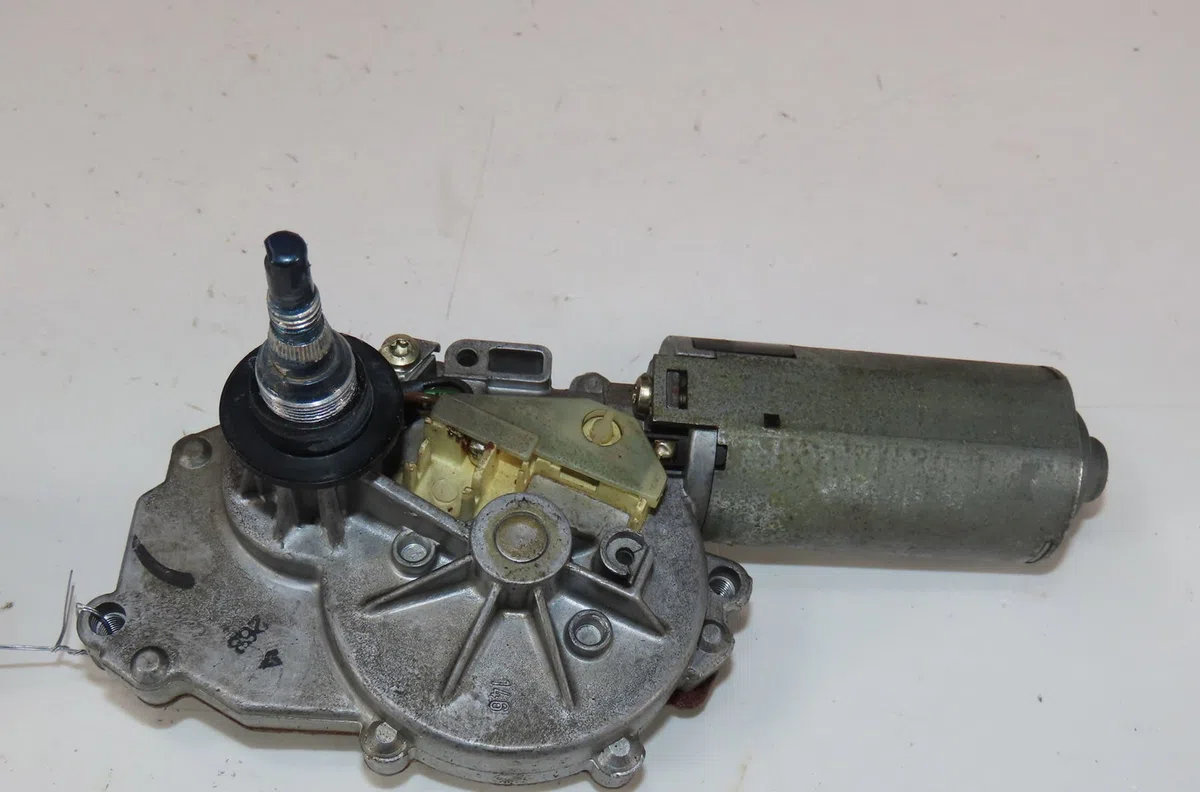 Moteur essuie-glace arrière Volkswagen GOLF III (1H1) 2.0 (1991-1997) occasion