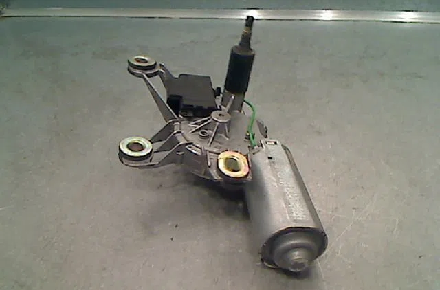 Moteur essuie-glace arrière VOLKSWAGEN GOLF IV Phase 1 01-1998--05-2004 1.6 16v occasion