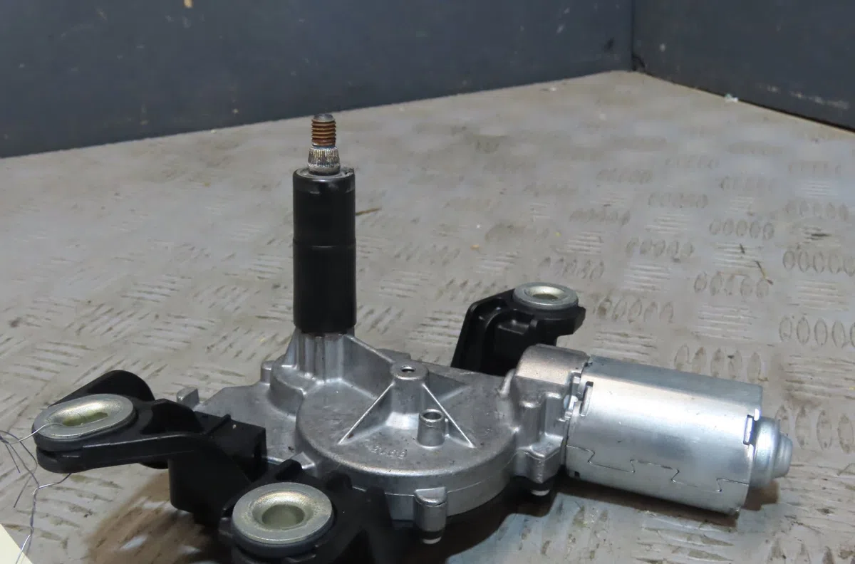 Moteur essuie-glace arrière Volkswagen GOLF VI (5K1) 1.6 tdi (2009-2012) occasion