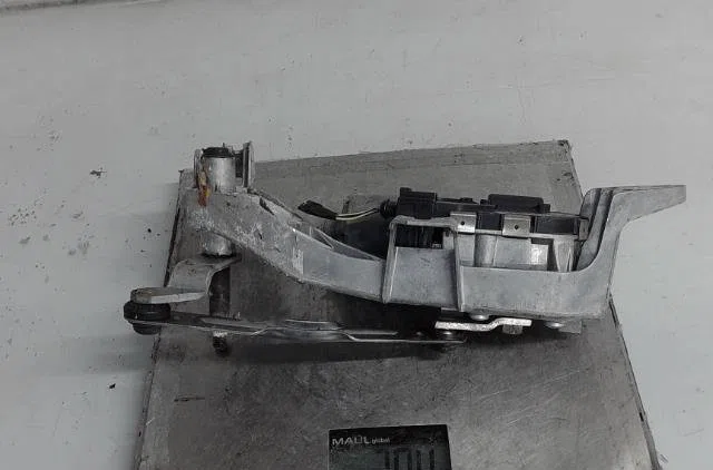 Moteur essuie-glace av droit Mercedes-benz CLASSE S (W221) S 320 cdi (221.022, 221.122) (2005-2009) occasion