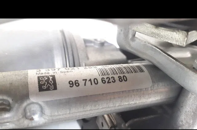 Moteur essuie-glace av droit PEUGEOT 3008 2013 occasion