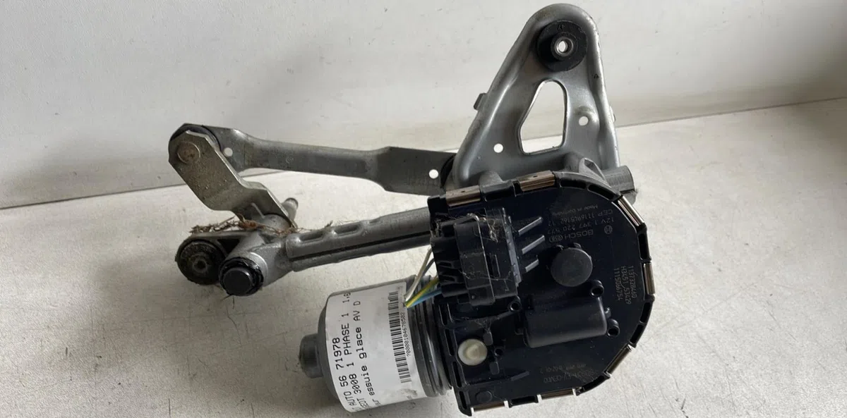 Moteur essuie-glace av droit Peugeot 3008 Monospace (0U_) 1.6 hdi (2009-2016) 5 portes occasion