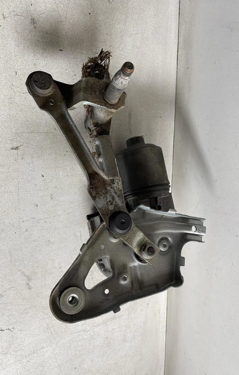 Moteur essuie-glace av droit Peugeot 3008 Monospace (0U_) 1.6 hdi (2009-2016) 5 portes occasion