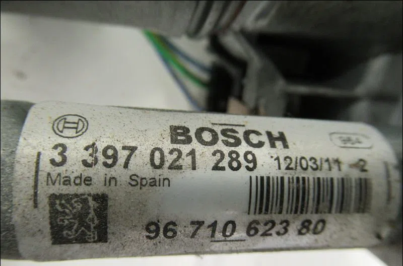 Moteur essuie-glace av droit Peugeot 3008 Monospace (0U_) 1.6 hdi (2009-2016) 5 portes occasion