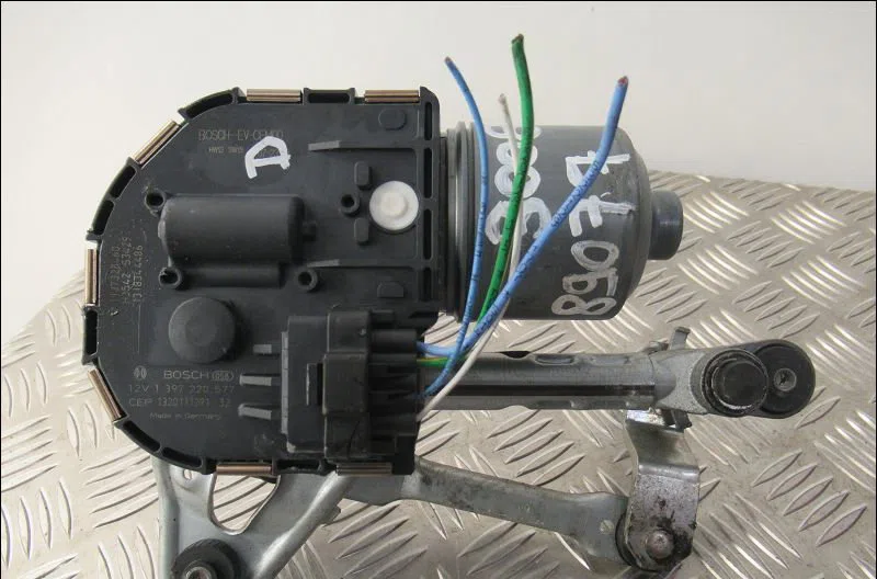 Moteur essuie-glace av droit Peugeot 3008 Monospace (0U_) 1.6 thp (2009-2016) occasion