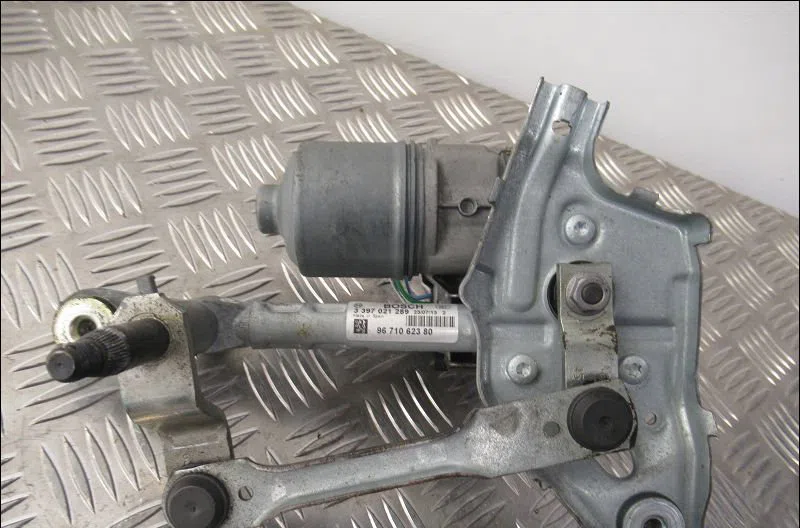 Moteur essuie-glace av droit Peugeot 3008 Monospace (0U_) 1.6 thp (2009-2016) occasion