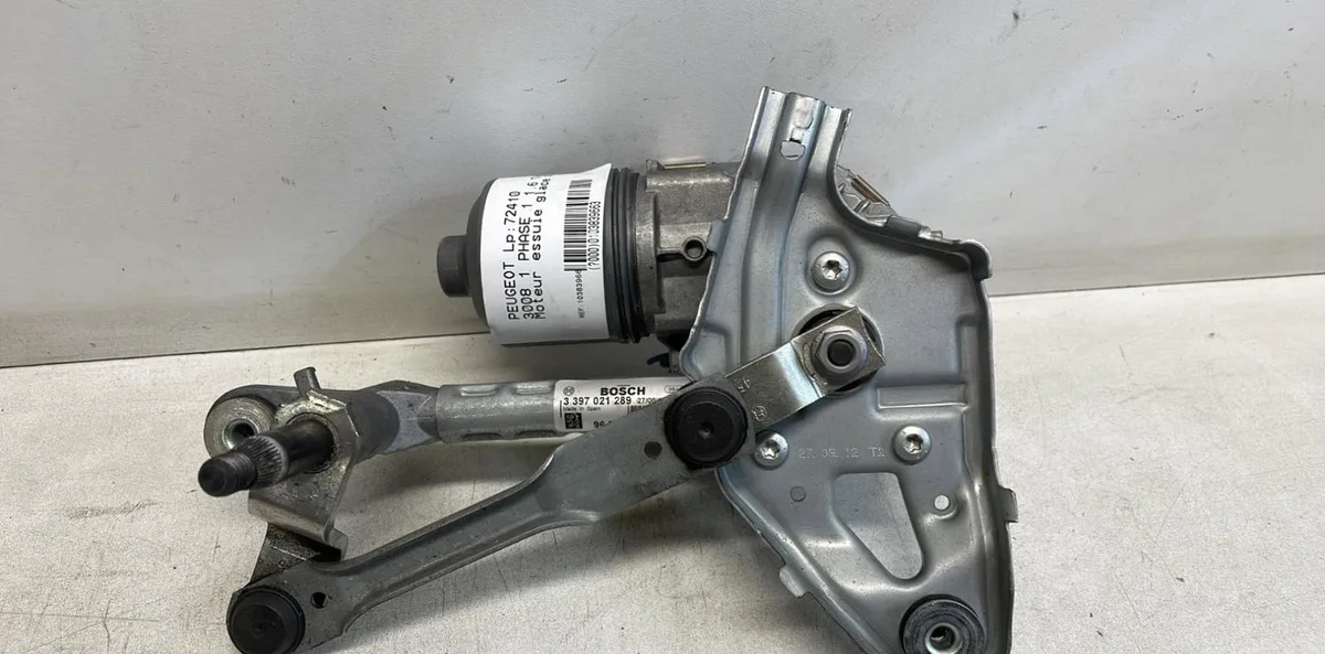 Moteur essuie-glace av droit Peugeot 3008 Monospace (0U_) 1.6 thp (2009-2016) occasion