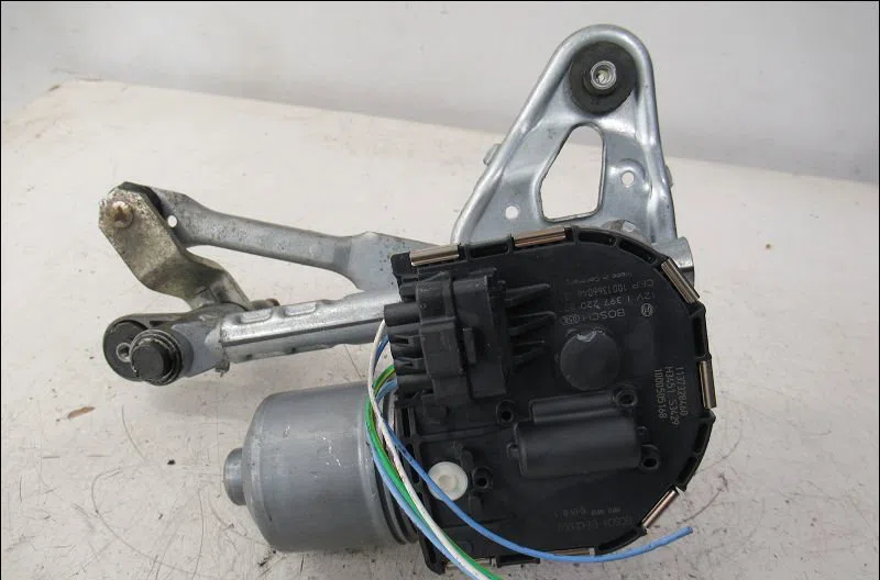 Moteur essuie-glace av droit Peugeot 3008 Monospace (0U_) 1.6 vti (2009-2016) occasion
