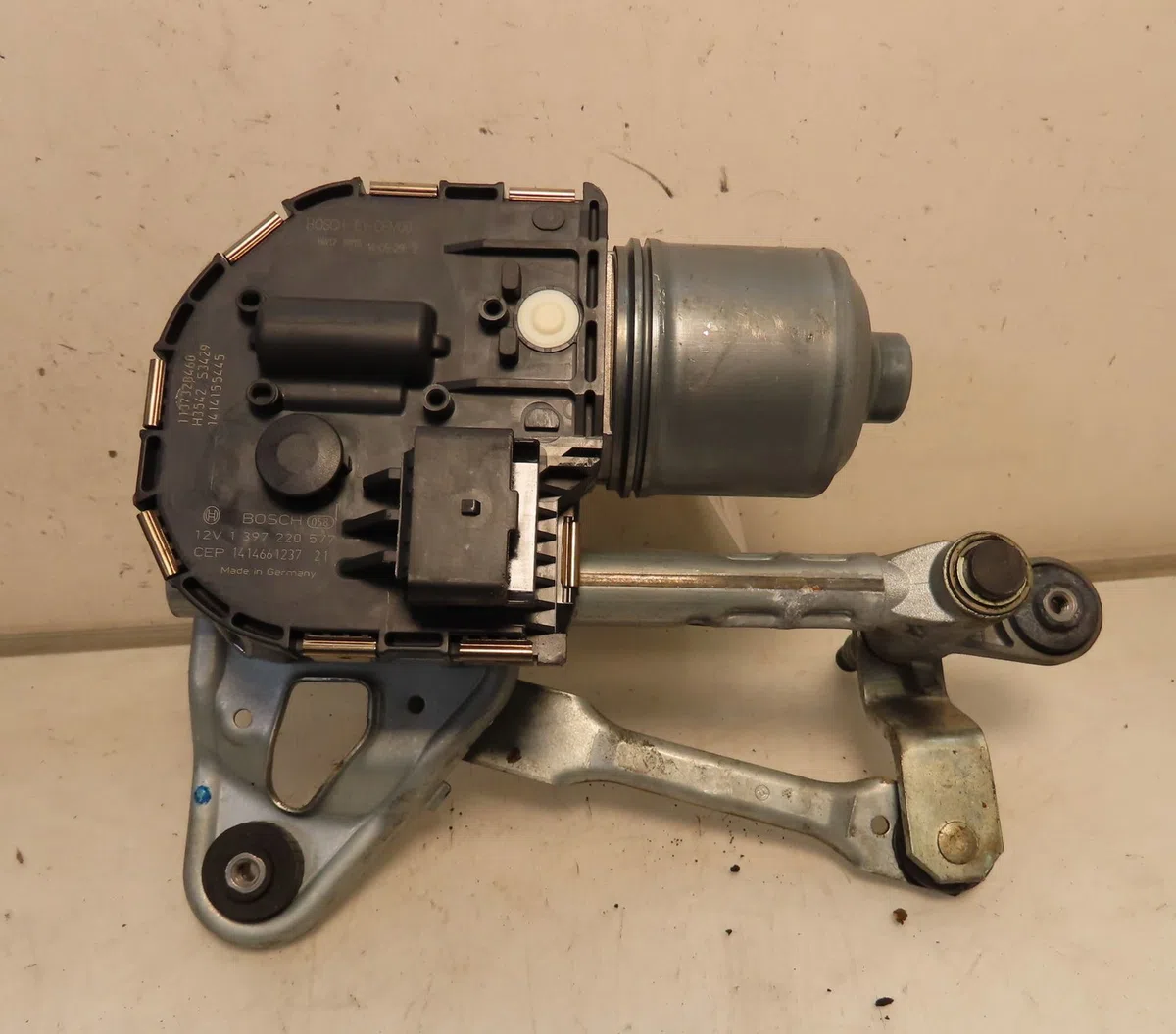 Moteur essuie-glace av droit Peugeot 3008 Monospace (0U_) 2.0 hdi hybrid4 (0urhca) (2011-2016) occasion