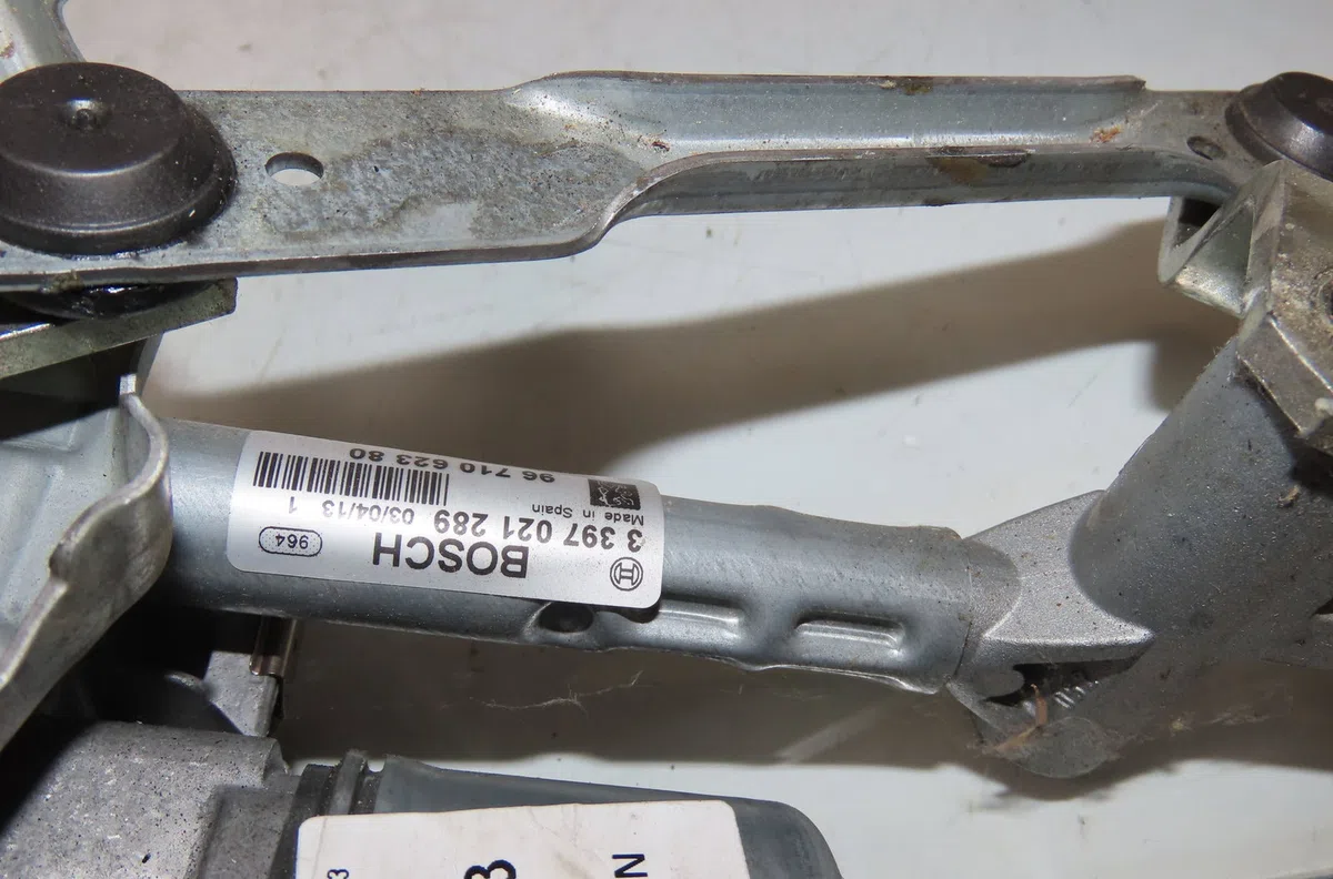 Moteur essuie-glace av droit PEUGEOT 3008 occasion