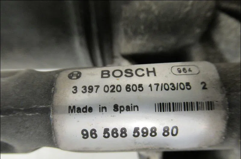 Moteur essuie-glace av droit Peugeot 407 SW (6E_) 1.6 hdi 110 (2004-2010) 5 portes occasion