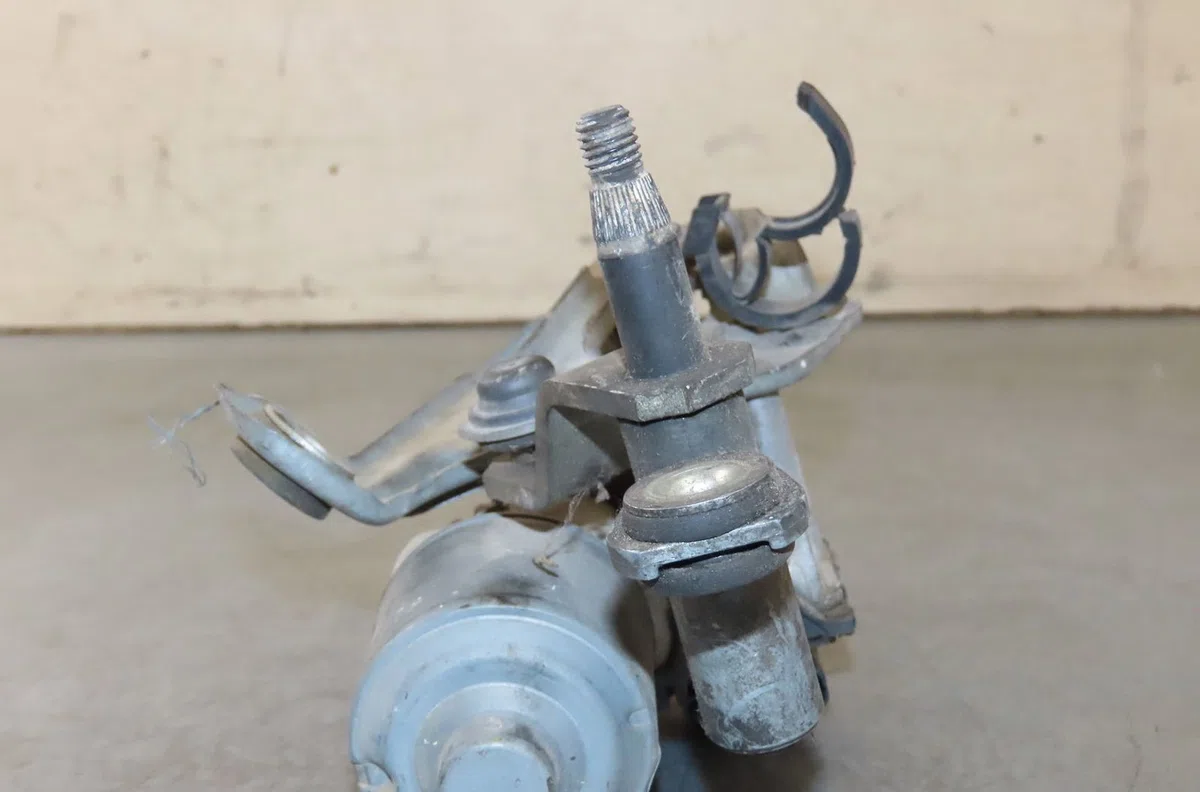 Moteur essuie-glace av droit Peugeot 407 SW (6E_) 2.2 hdi 170 (2006-2010) occasion