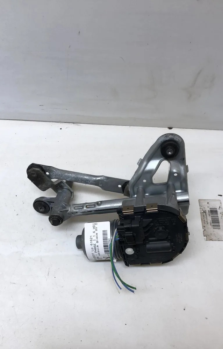 Moteur essuie-glace av droit Peugeot 5008 (0U_, 0E_) 1.6 hdi (2010-2017) 5 portes occasion