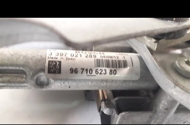 Moteur essuie-glace av droit Peugeot 5008 (0U_, 0E_) 1.6 hdi (2010-2017) 5 portes occasion