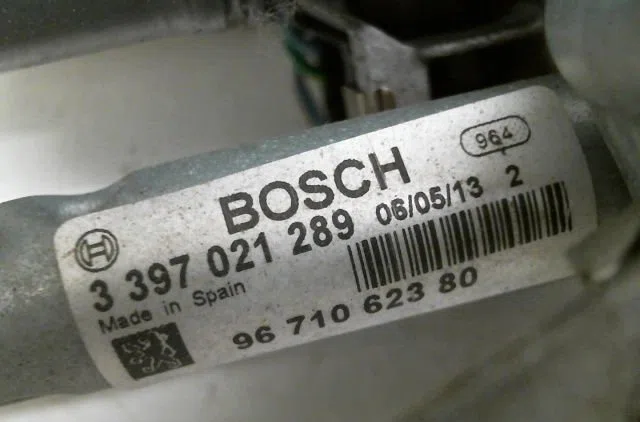 Moteur essuie-glace av droit Peugeot 5008 (0U_, 0E_) 1.6 hdi (2010-2017) occasion