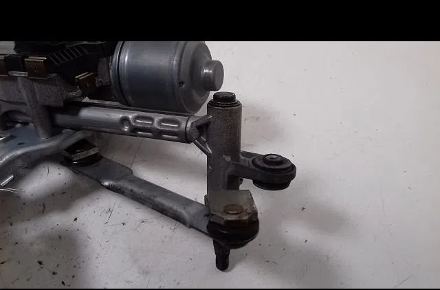 Moteur essuie-glace av droit Peugeot 5008 (0U_, 0E_) 1.6 hdi (2010-2017) occasion