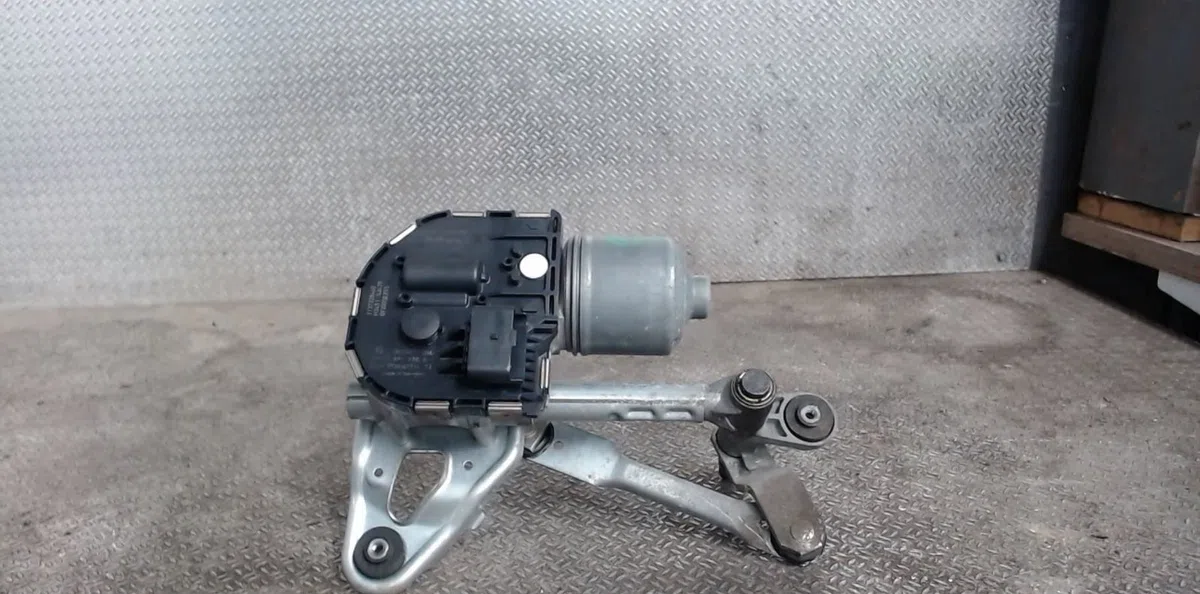 Moteur essuie-glace av droit PEUGEOT 5008 1  5008 1 PHASE 1 occasion