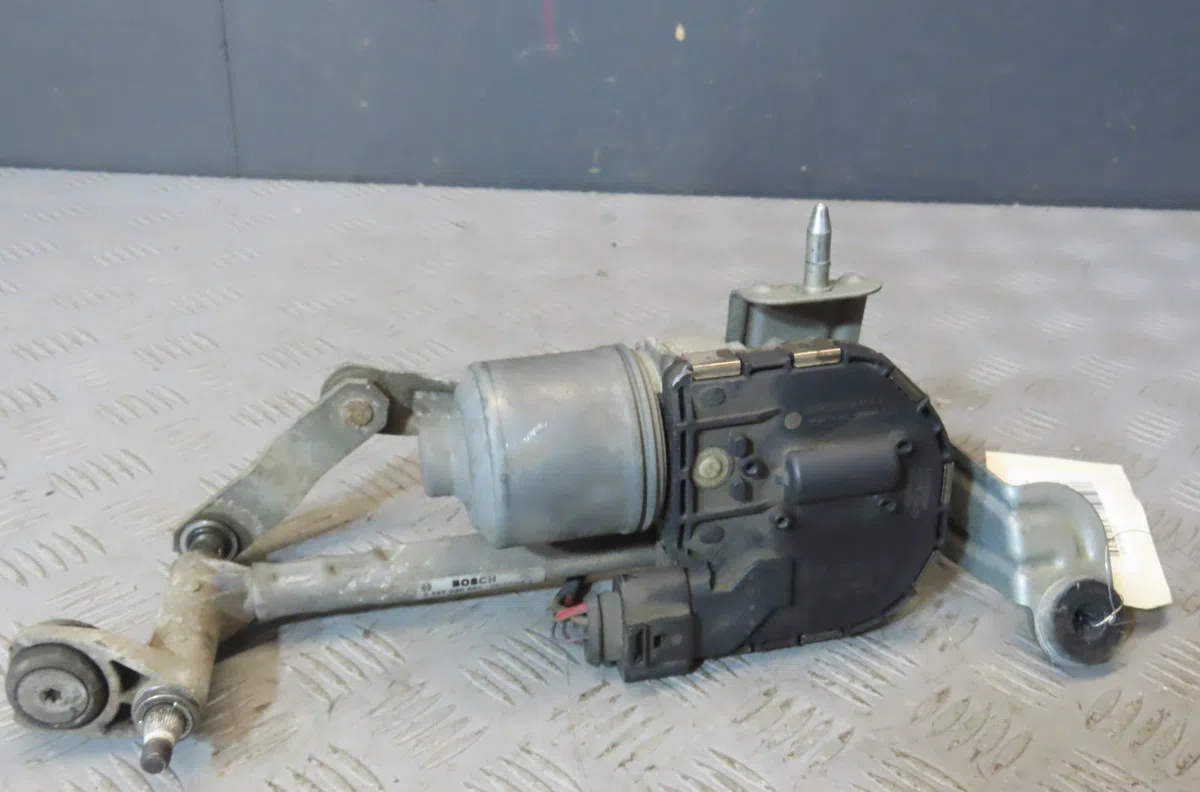 Moteur essuie-glace av droit VOLKSWAGEN GOLF 2006 occasion