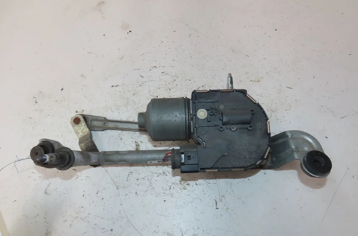 Moteur essuie-glace av droit Volkswagen GOLF PLUS V (5M1, 521) 1.6 tdi (2009-2013) 5 portes occasion