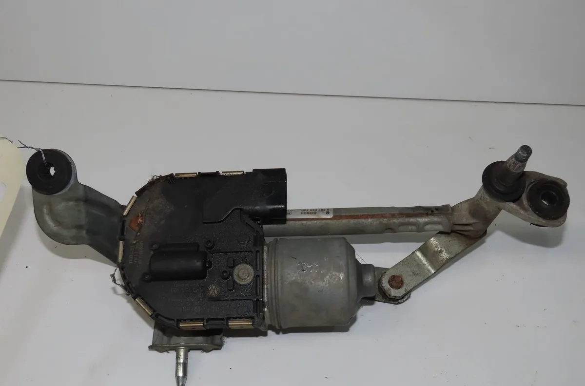 Moteur essuie-glace av droit Volkswagen GOLF PLUS V (5M1, 521) 2.0 tdi 16v (2005-2013) 5 portes occasion