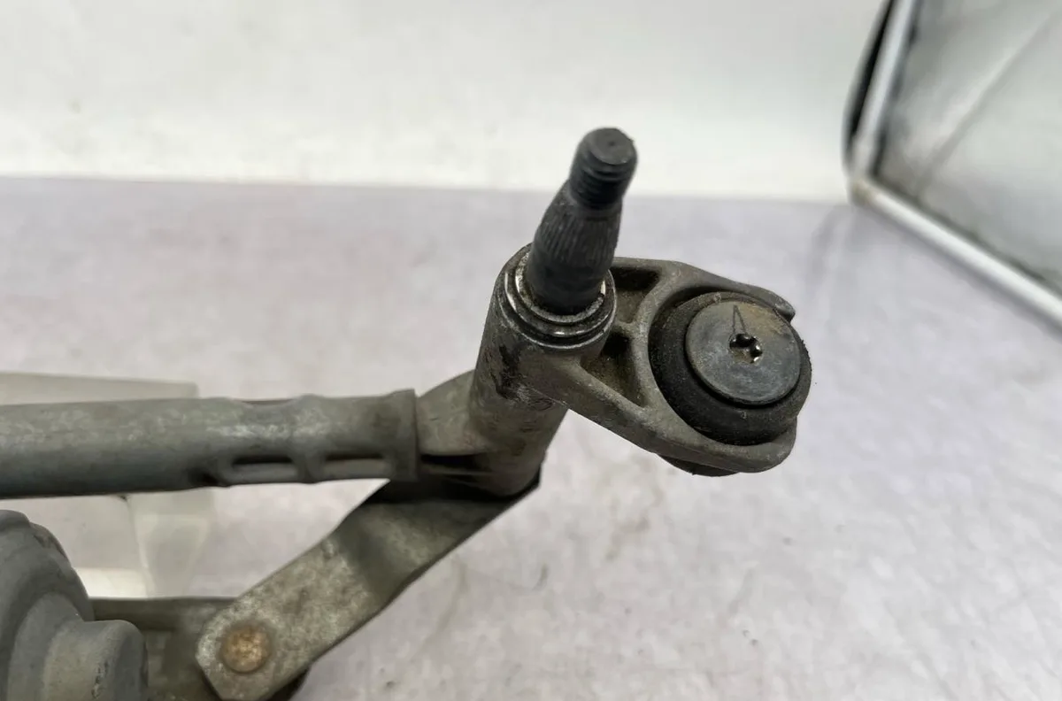 Moteur essuie-glace av droit VOLKSWAGEN TOURAN 1 PHASE 1 occasion