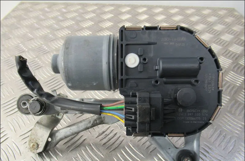 Moteur essuie-glace av gauche Peugeot 3008 Monospace (0U_) 1.6 thp (2009-2016) occasion