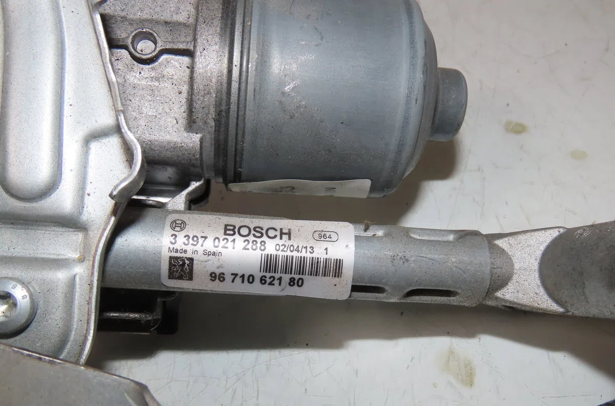Moteur essuie-glace av gauche Peugeot 3008 Monospace (0U_) 2.0 hdi hybrid4 (0urhca) (2011-2016) occasion